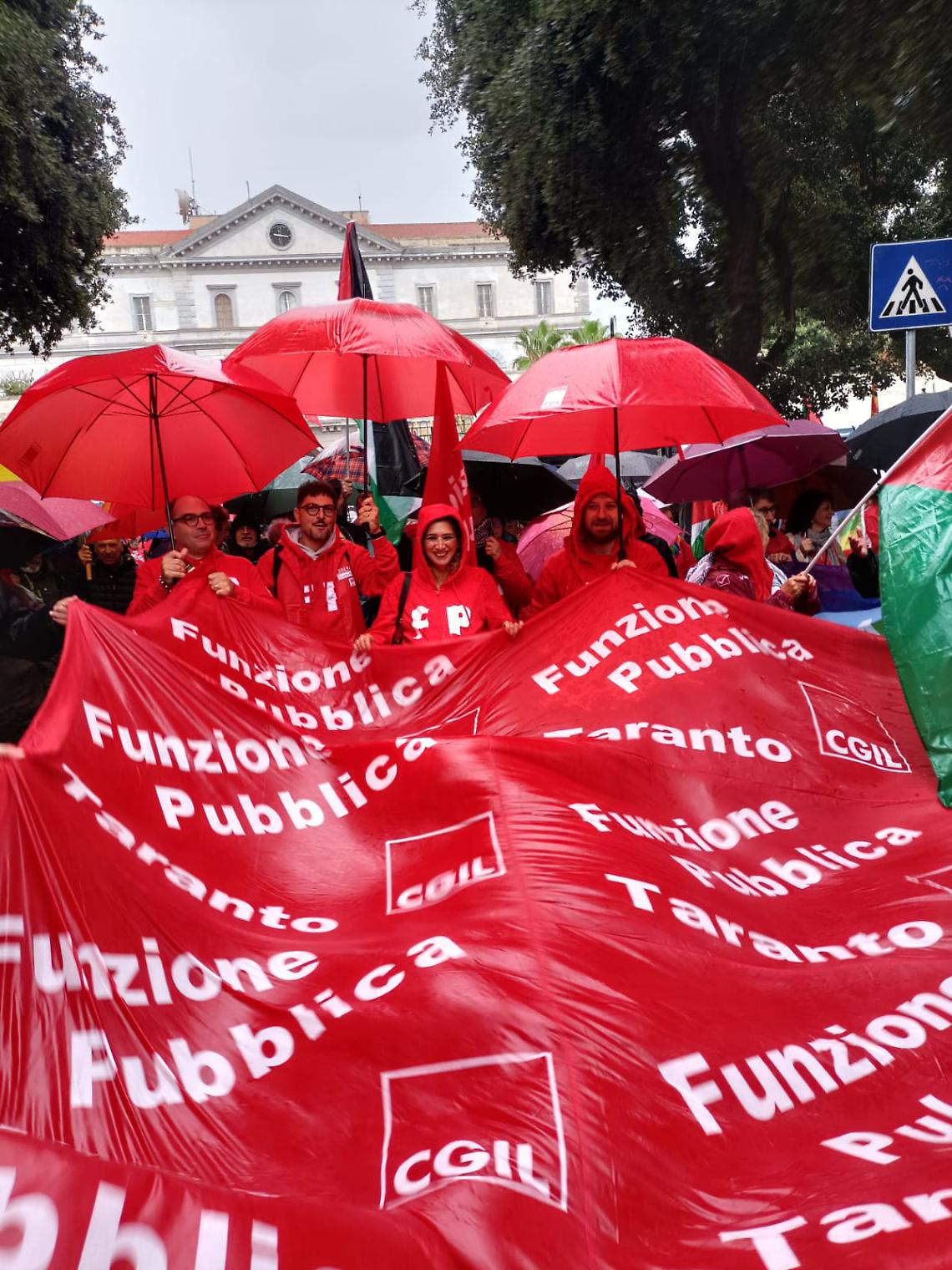 Il corteo a Taranto