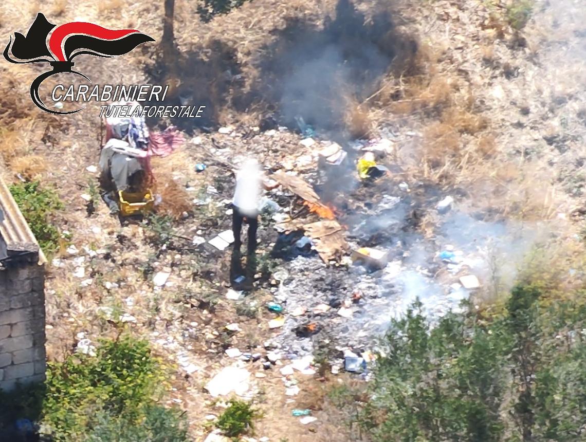 Rogo di rifiuti a Manduria