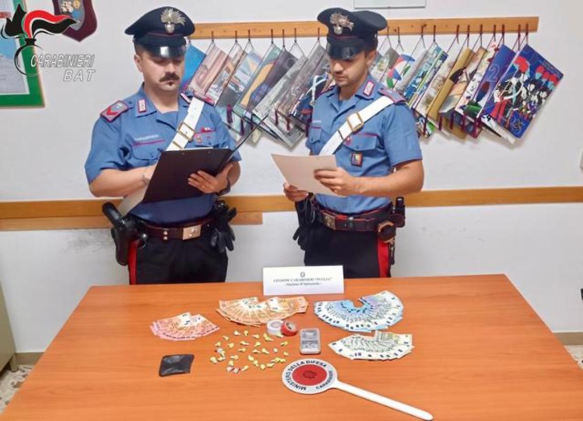 La droga e i soldi sequestrati a Spinazzola