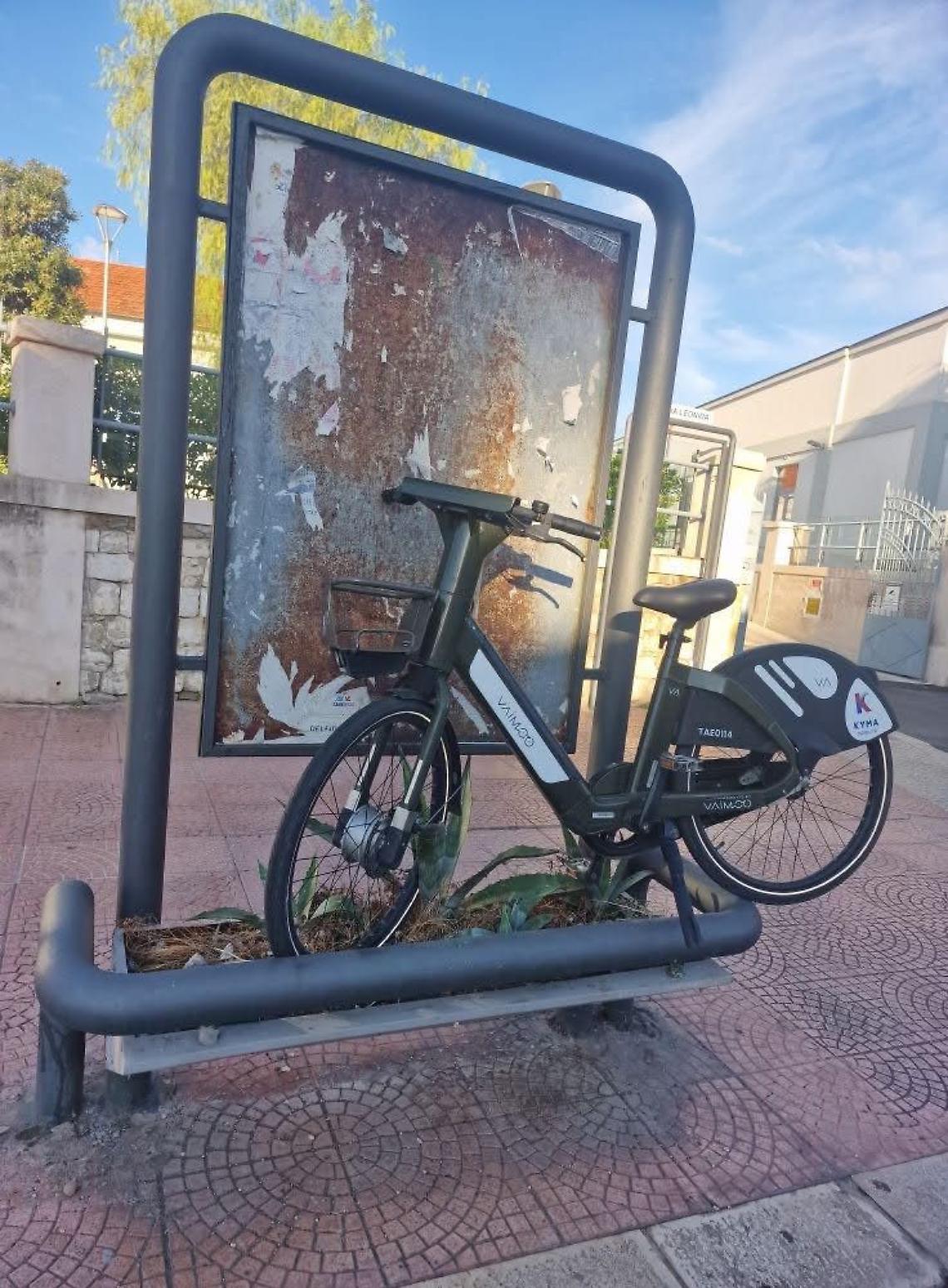 L'ennesima bici del servizio bike sharing di Taranto vandalizzata