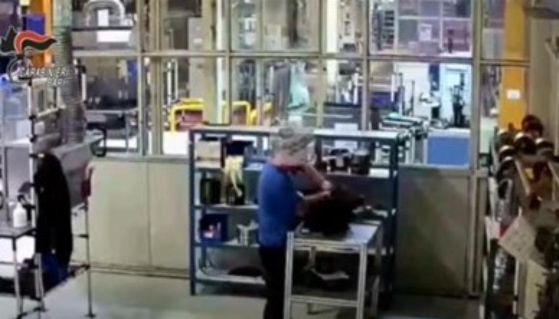 Droga e racket: otto arresti, un operaio spacciava in fabbrica