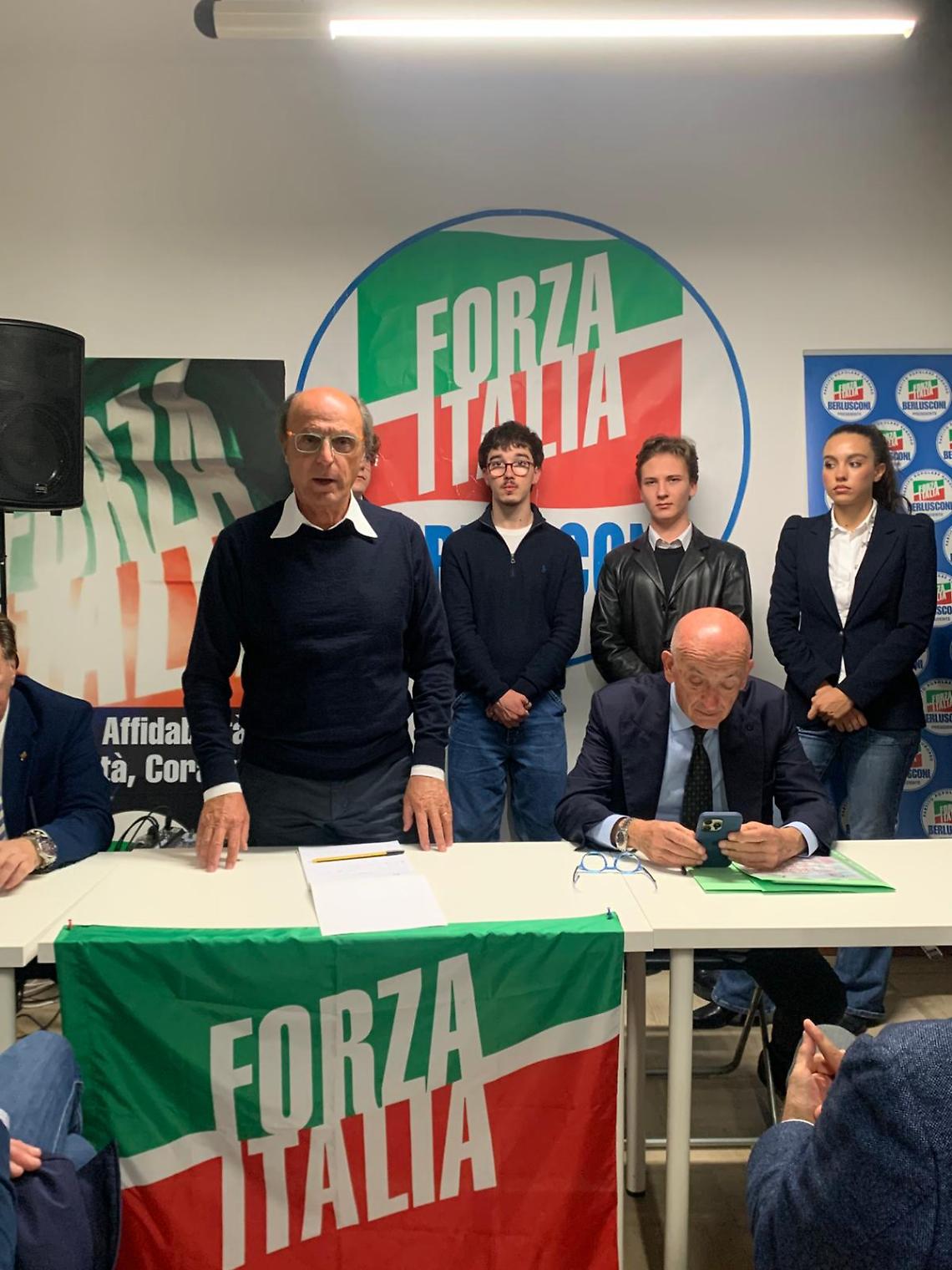 Luigi Lobuono nella sede di Forza Italia con il sottosegretario Francesco Paolo Sisto
