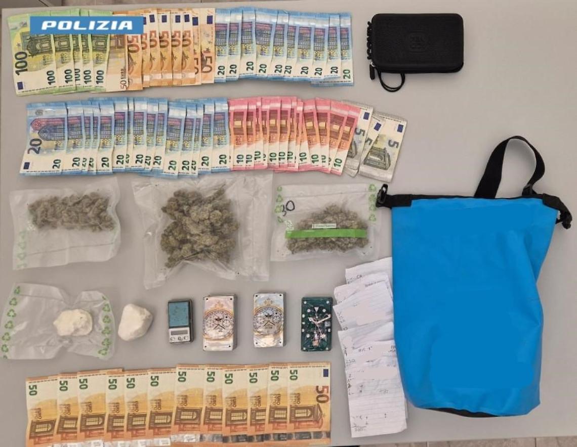 La droga e i soldi sequestrati
