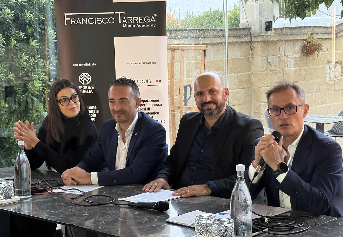 La conferenza stampa di presentazione della convenzione tra l'Accademia Tàrrega e Saint Louis College of Music 