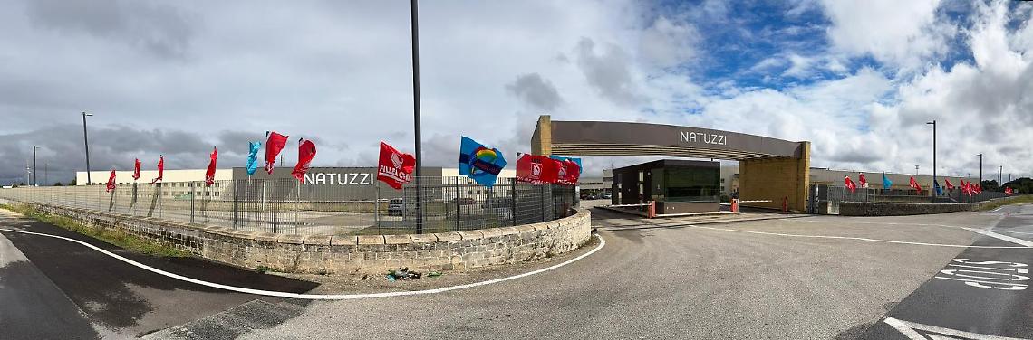 Natuzzi, oltre 500 operai in piazza a Roma: alta tensione al tavolo ministeriale
