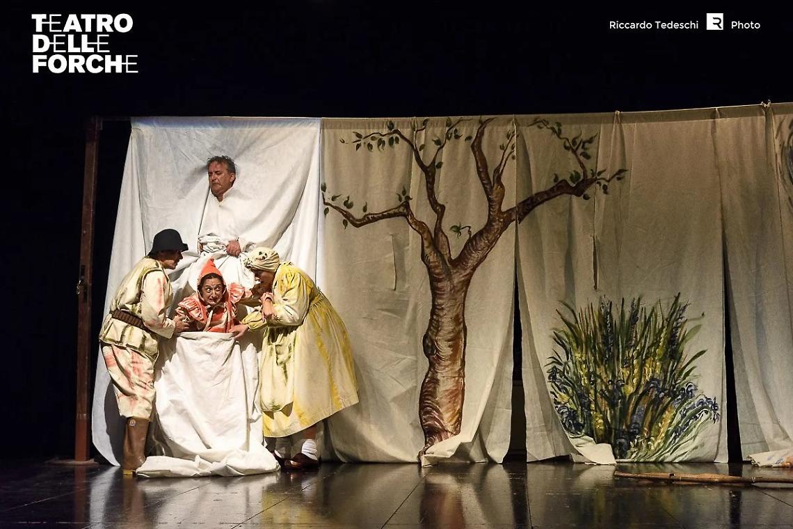 "Cappuccetto rosso" (foto di scena di Riccardo Tedeschi) 
