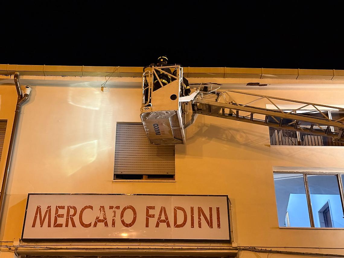 L'intervento al Mercato Fadini - foto di Francesco Manfuso