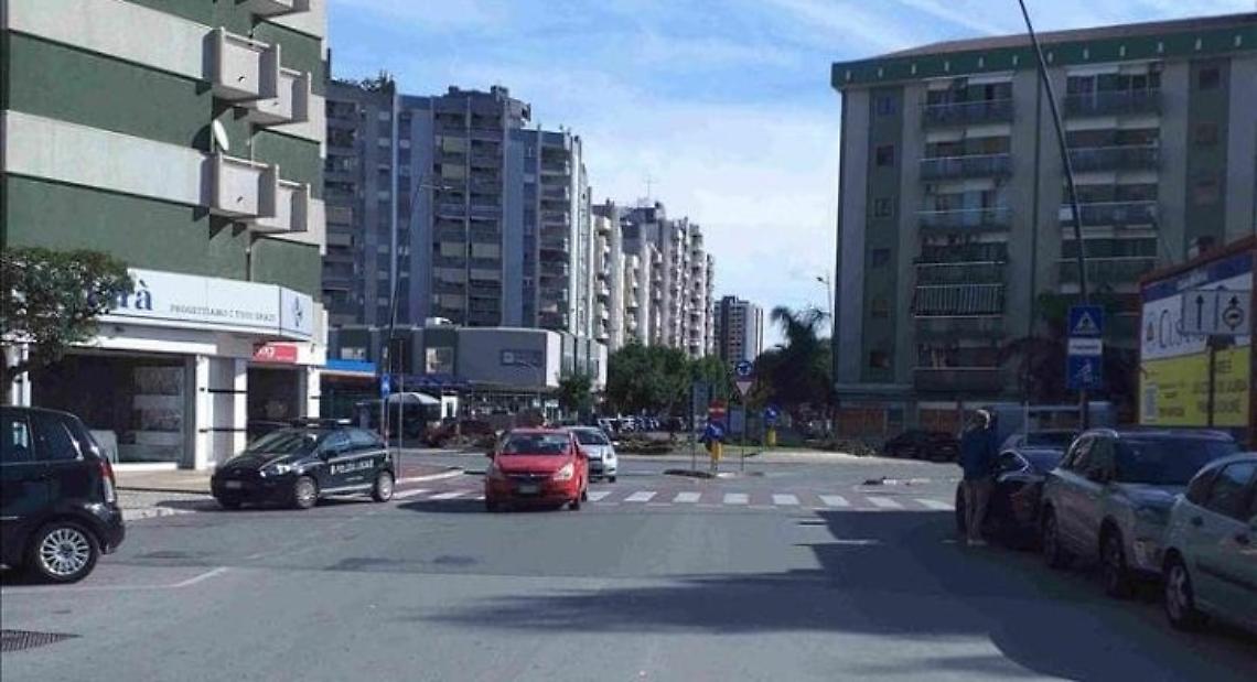 Un ragazzo investito in via Alto Adige a Taranto - foto di Francesco Manfuso