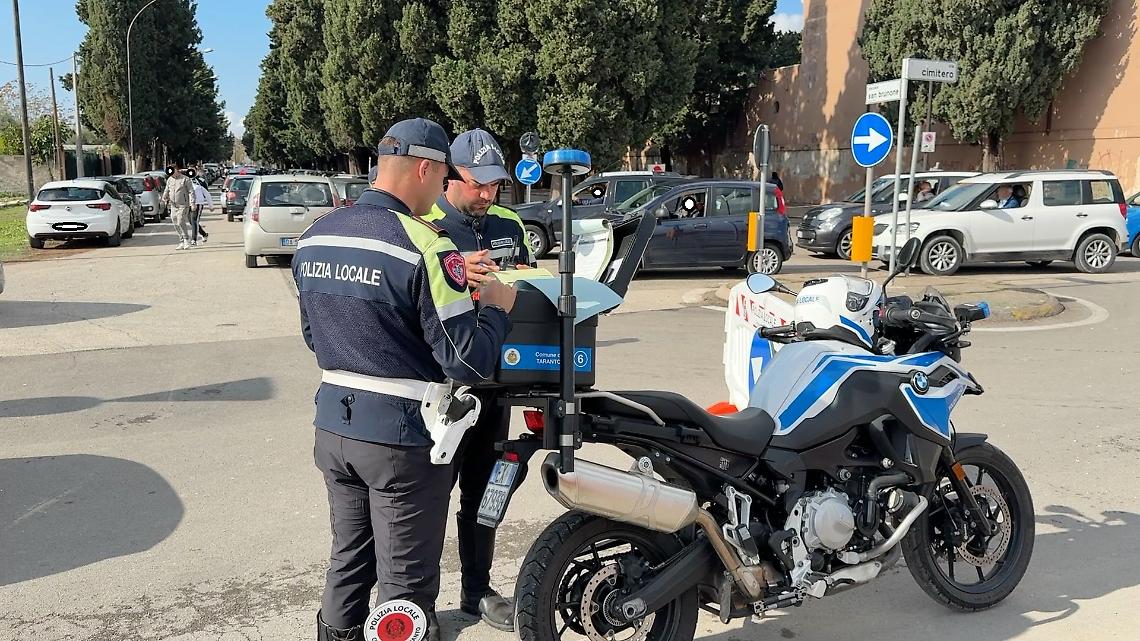 I controlli questa mattina della Polizia Locale - foto di Francesco Manfuso