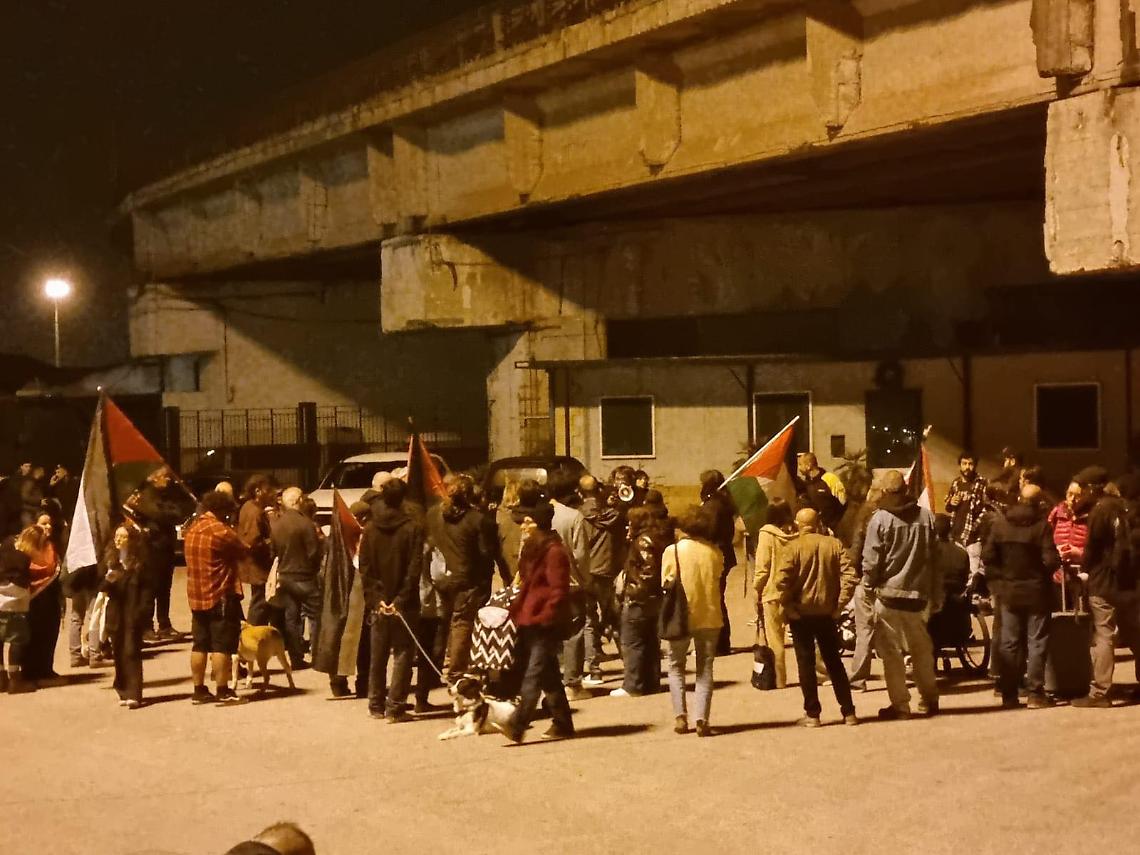 Il sit-in davanti al Porto di Taranto 