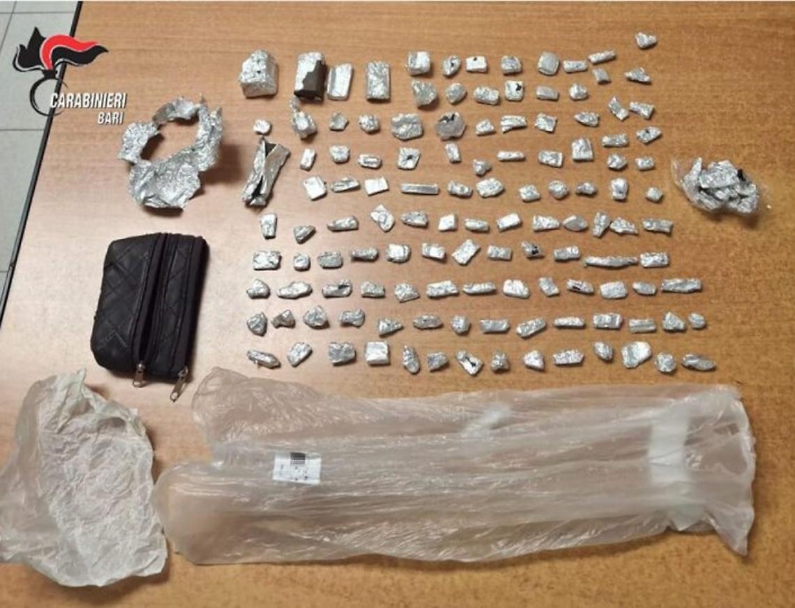 La droga sequestrata dai carabinieri a Gravina in Puglia