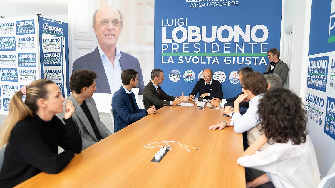 Luigi Lobuono con i rappresentanti di Confimi