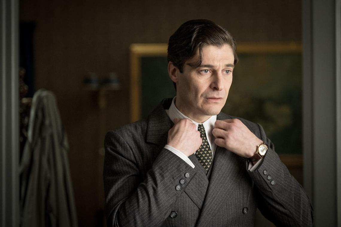 Lino Guanciale nei panni del commissario Ricciardi