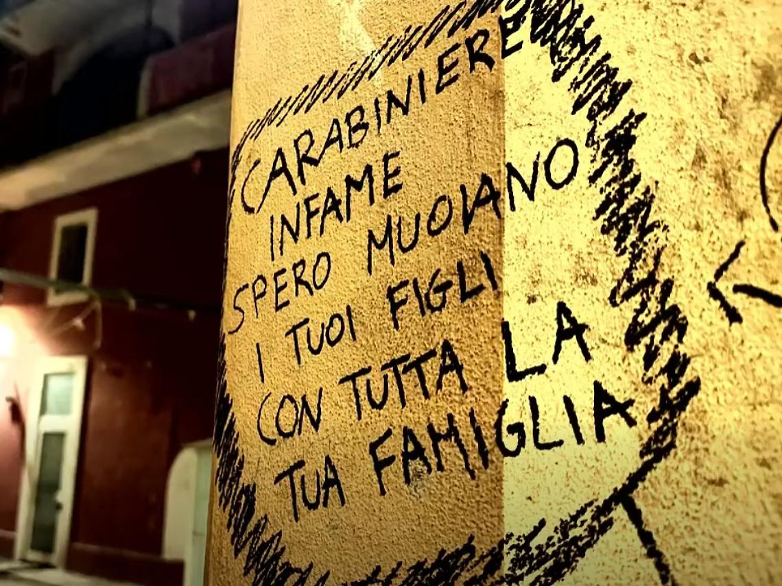 La scritta contro i carabinieri a Sava