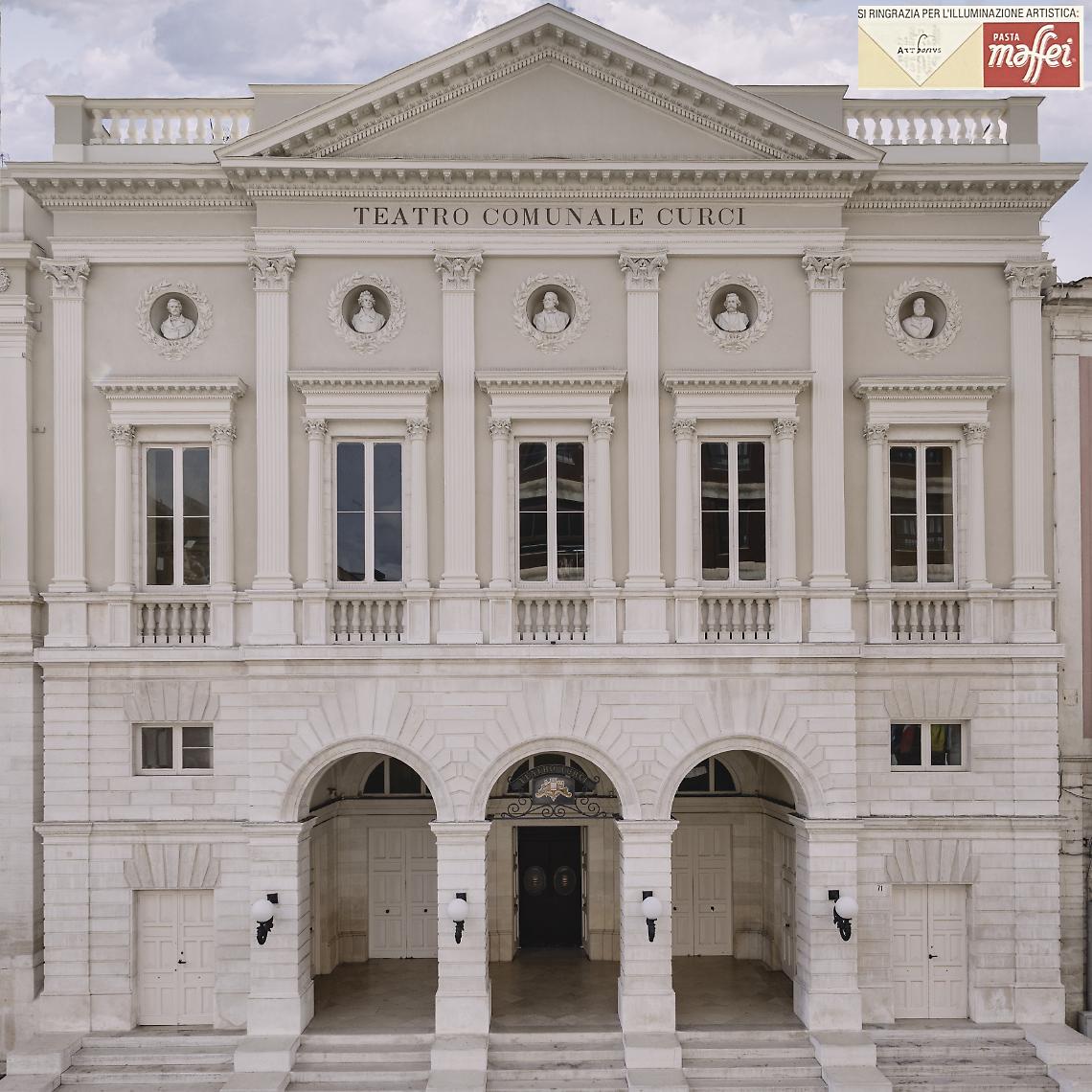 La facciata del Teatro Curci di Barletta