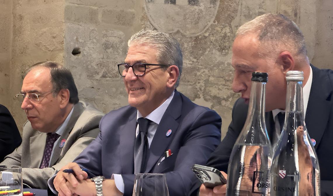 Al centro Gianfranco Chiarelli