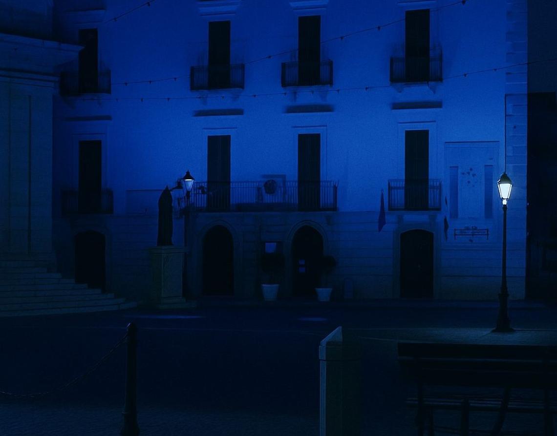 Il Palazzo di Città di Trinitapoli illuminato di blu