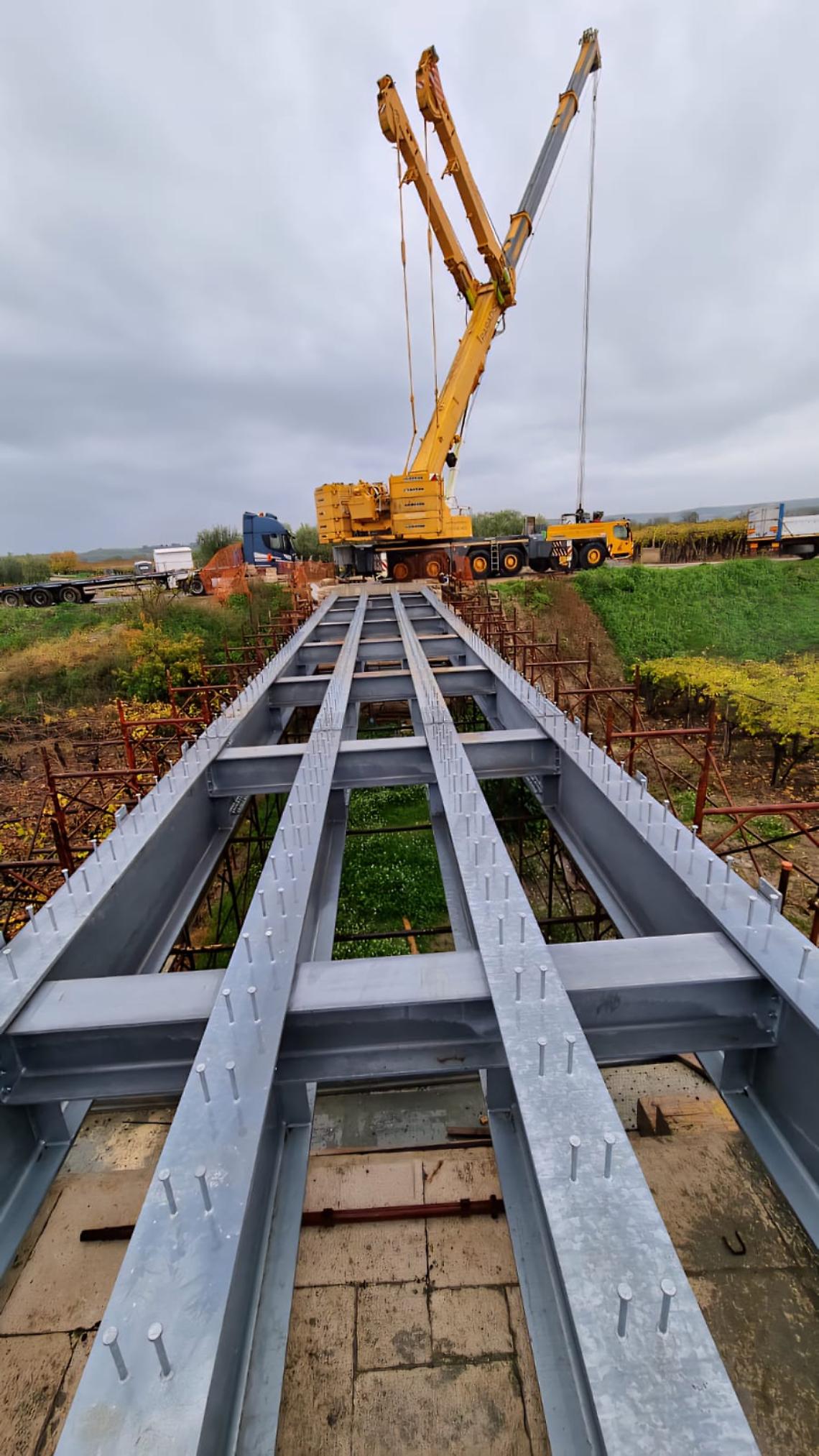 Trinitapoli, completato il varo della nuova struttura metallica del ponte sull’Ofantino
