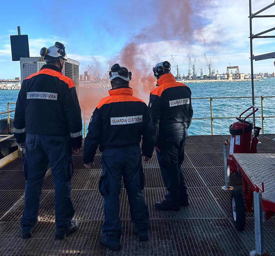 Porto di Taranto, maxi-esercitazione antincendio e antinquinamento