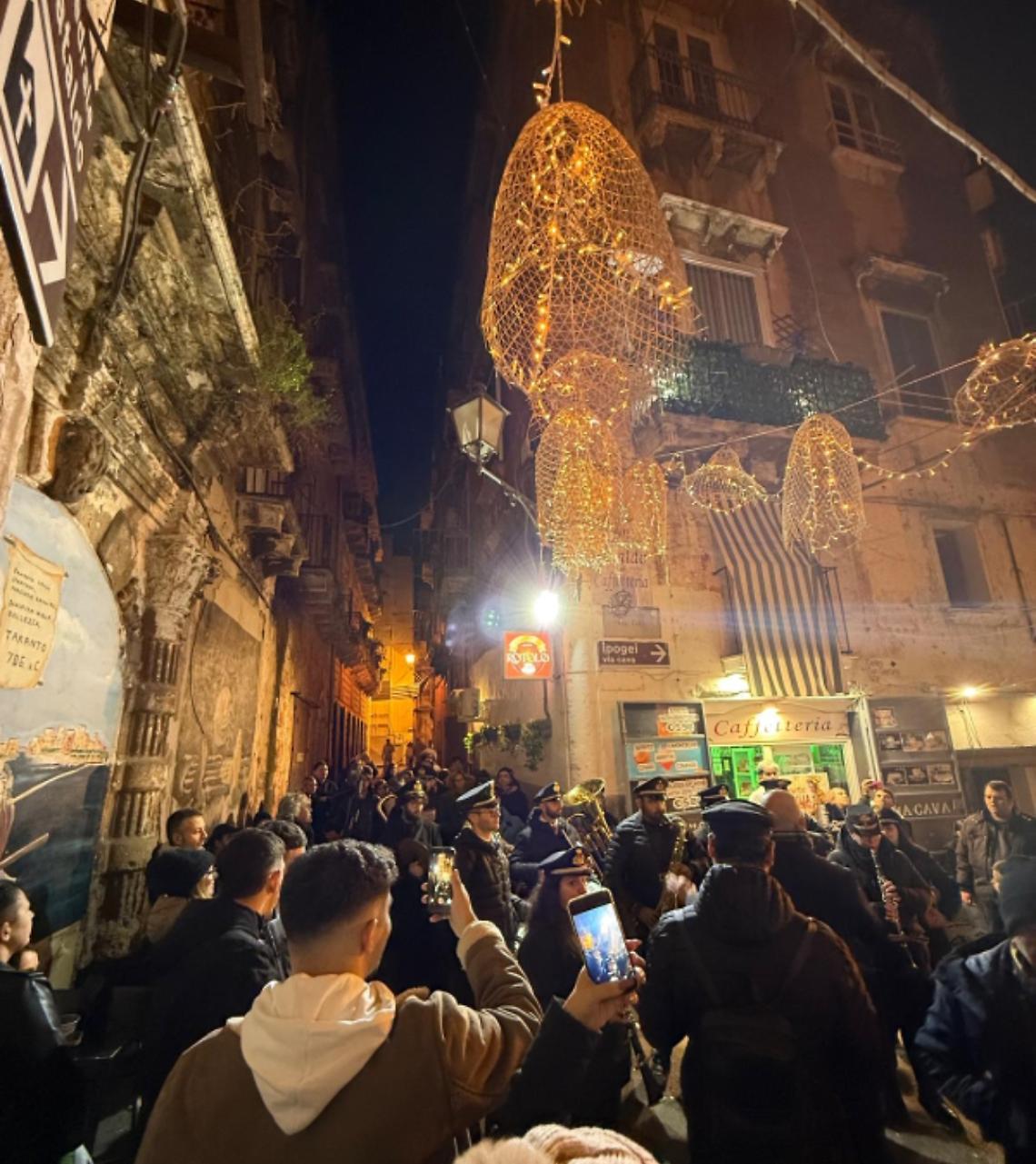 Folla record per la Sagra della Pettola a Taranto