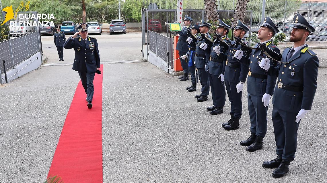 Il Comandante regionale della Guardia di Finanza Guido Mario Geremia  ha fatto visita al Comando provinciale di Taranto