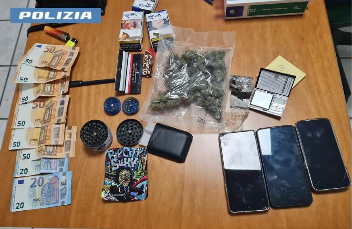 Droga e soldi sequestrati dalla Polizia
