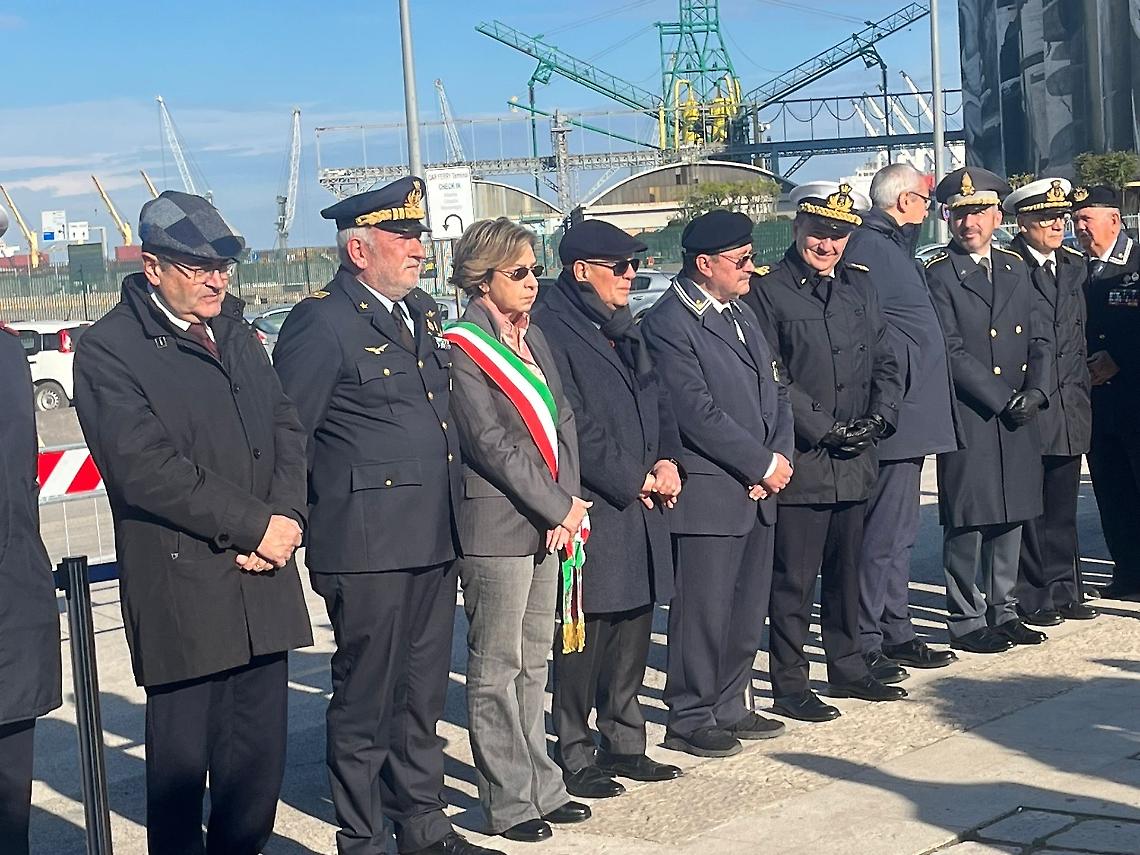 Bari ricorda le vittime del bombardamento del porto, 82 anni dopo