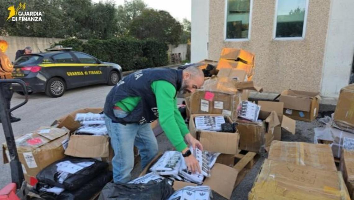 Maxi sequestro di merce contraffatta a Modugno