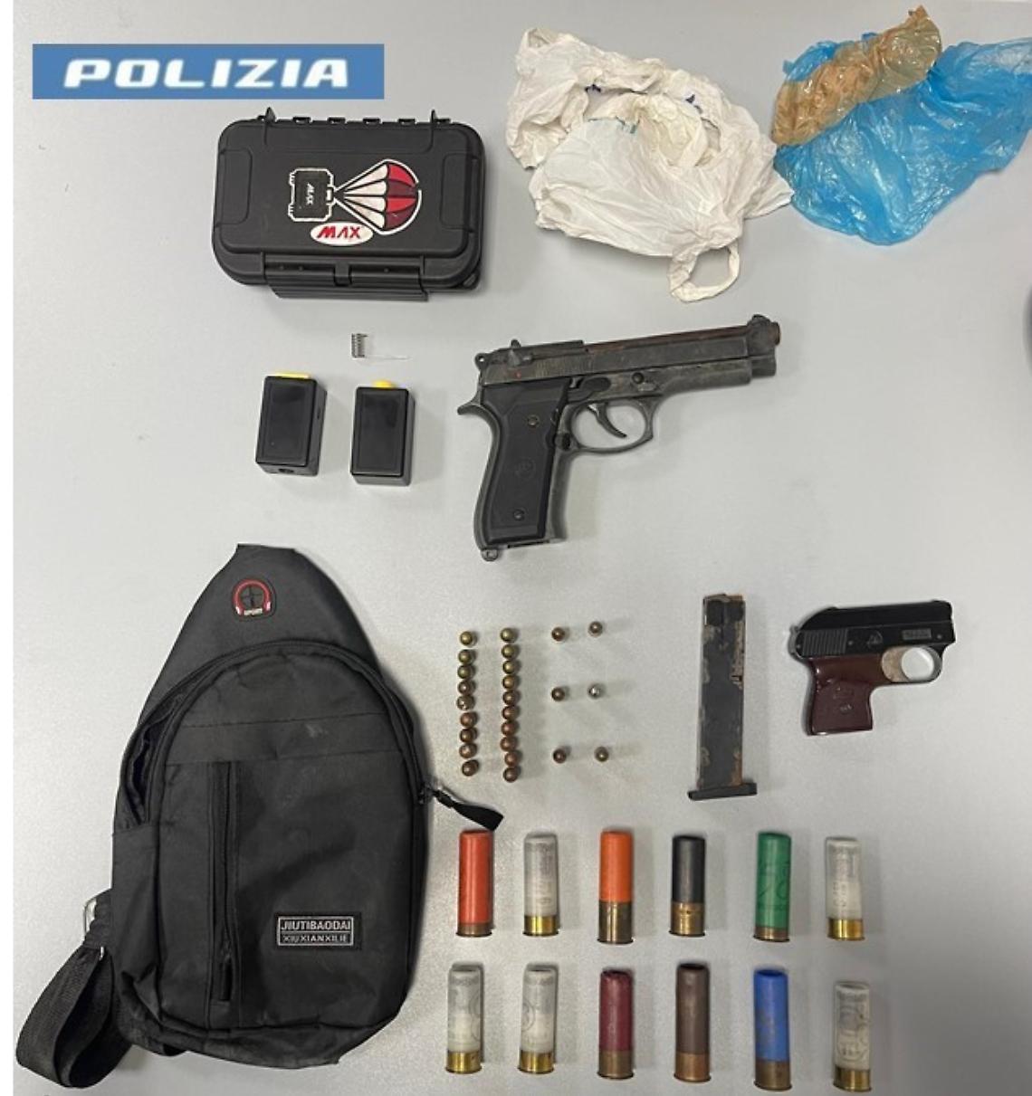 Pistola e munizioni sequestrate dalla Polizia di Stato di Taranto