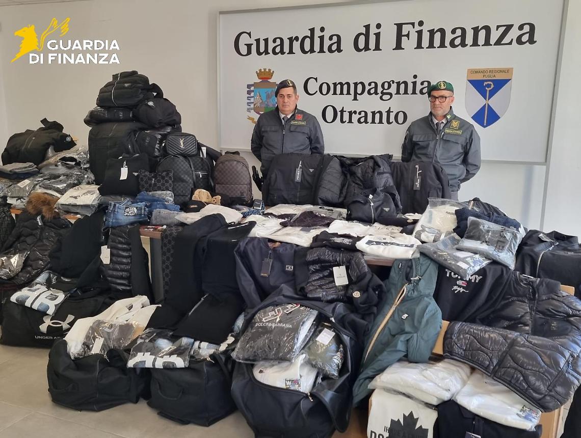 Falsi Prada, Louis Vuitton e K-way venduti porta a porta 