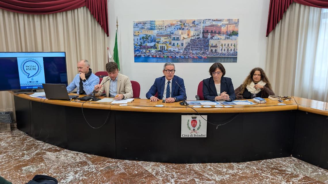 Al centro il sindaco di Brindisi Giuseppe Marchionna
