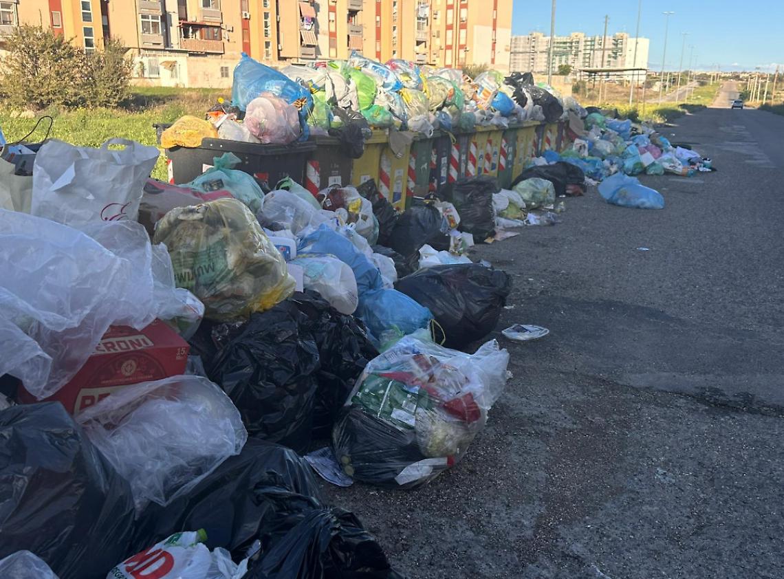 Taranto invasa dai rifiuti 