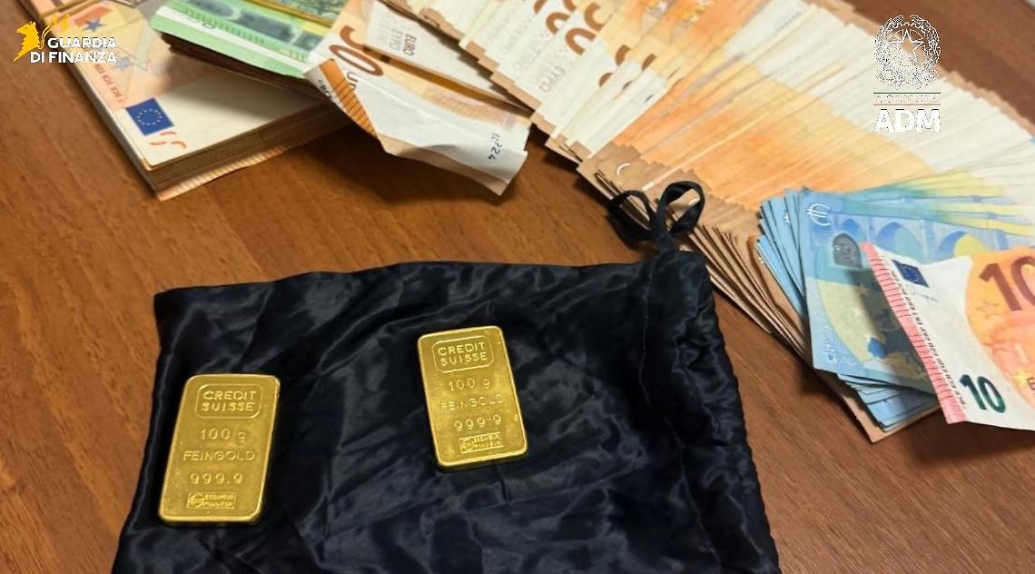 Soldi e lingotti d'oro sequestrati in aeroporto a Bari