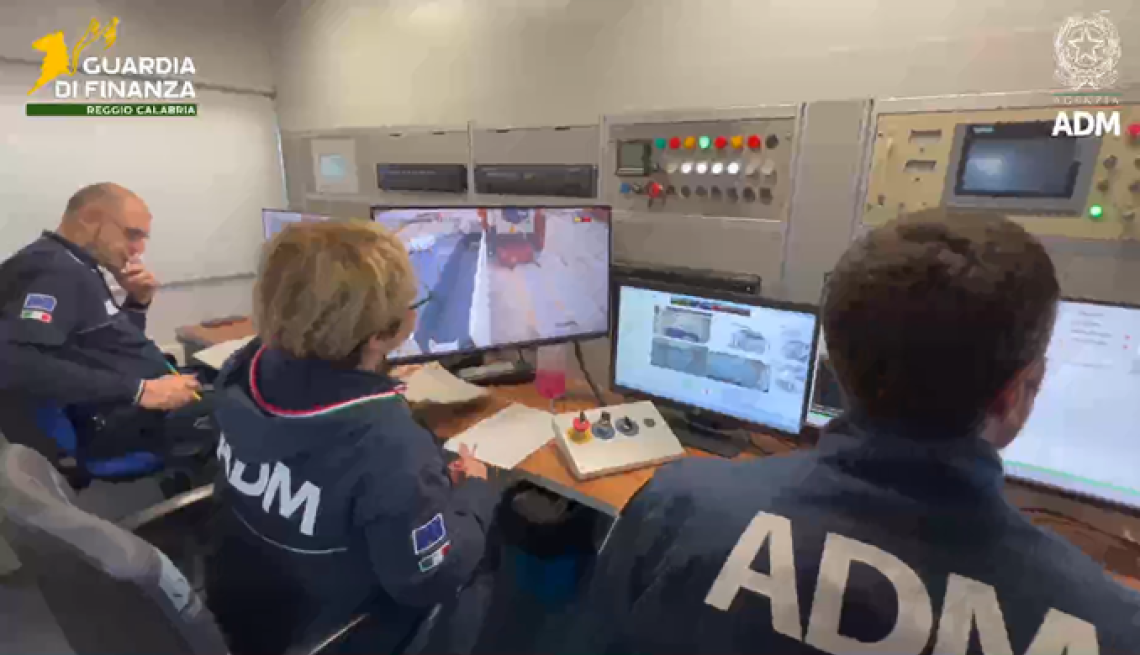 Maxi sequestro di cocaina al porto di Gioia Tauro, bloccati 248 chili