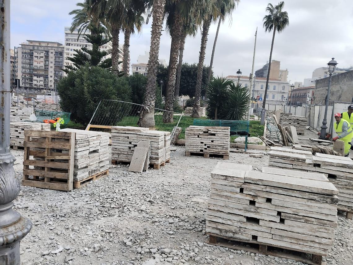 Restyling di piazza Castello, M5S: "Bene il basolato storico, male i giochi d'acqua"