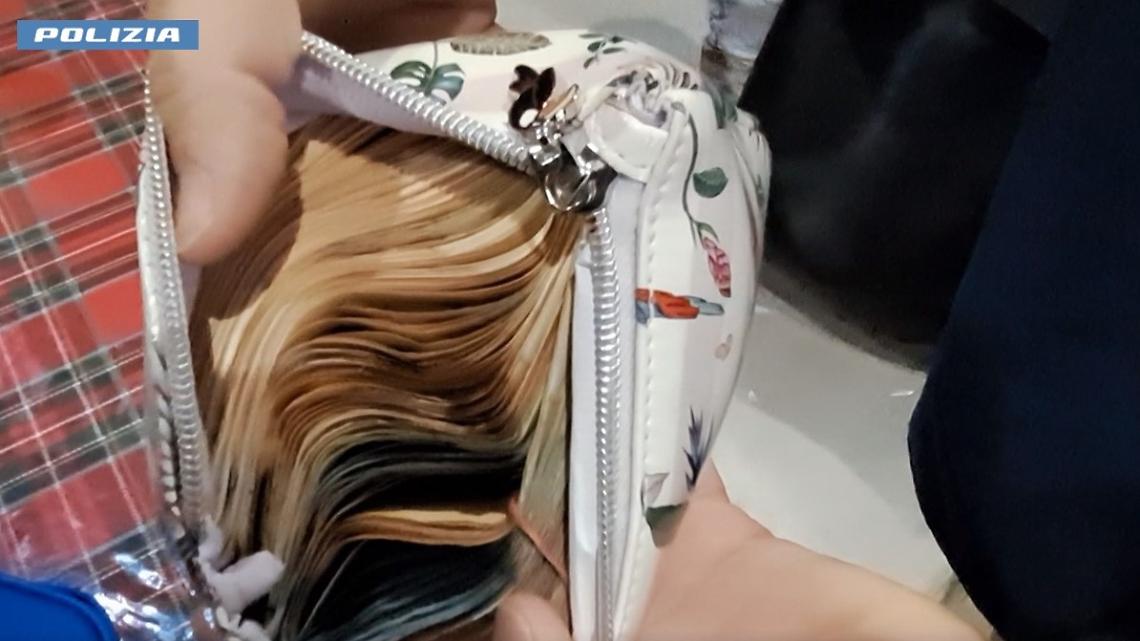 I soldi sequestrati dalla Polizia di Stato a Taranto