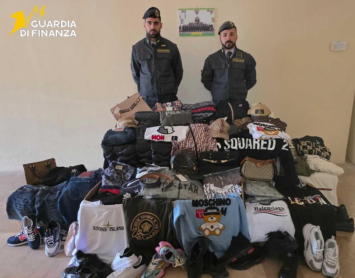Maxi sequestri di merce contraffatta nel Salento
