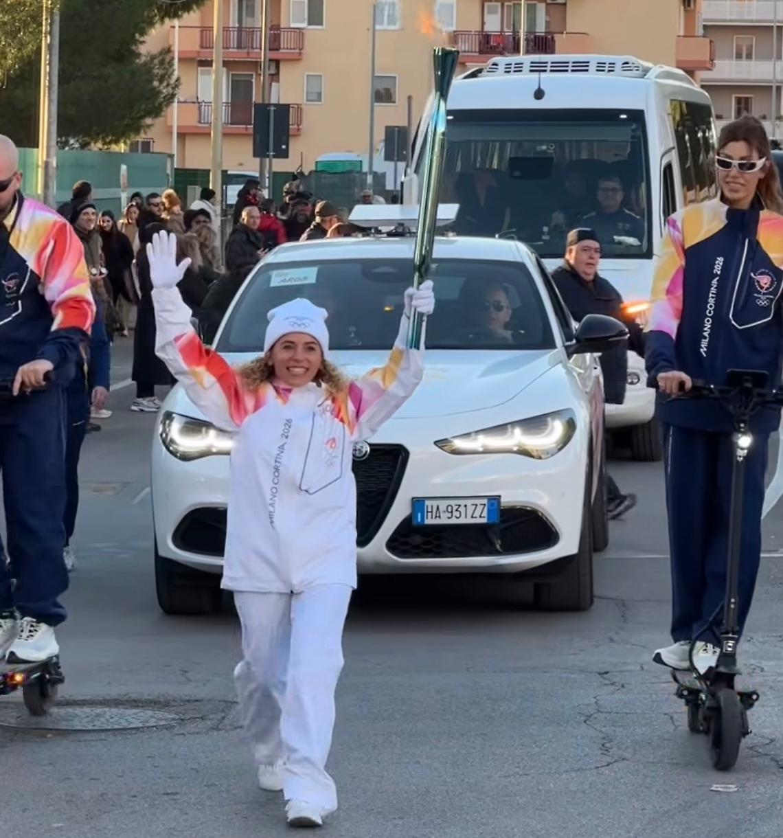 La fiaccola olimpica - foto di Ezio Cairoli