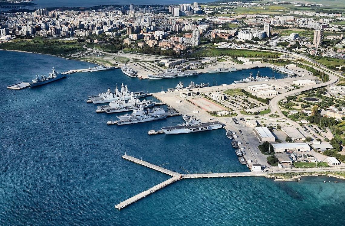 Le navi della Marina Militare a Taranto