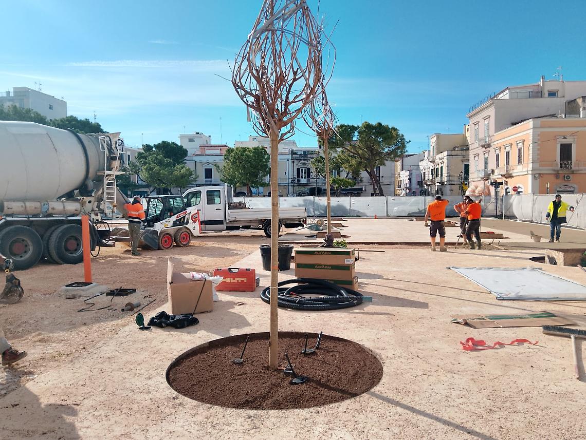 I lavori in piazza Gradenico a Trani