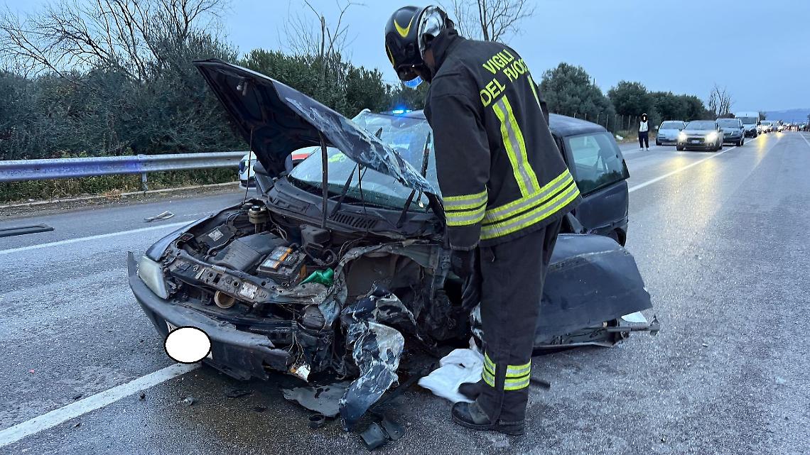 Schianto sulla SS7, tre mezzi coinvolti - foto di Francesco Manfuso