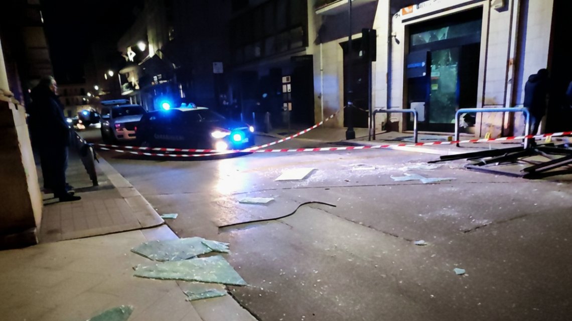 Assalto al bancomat a Bitonto - foto di Bit - Live quotidiano online
