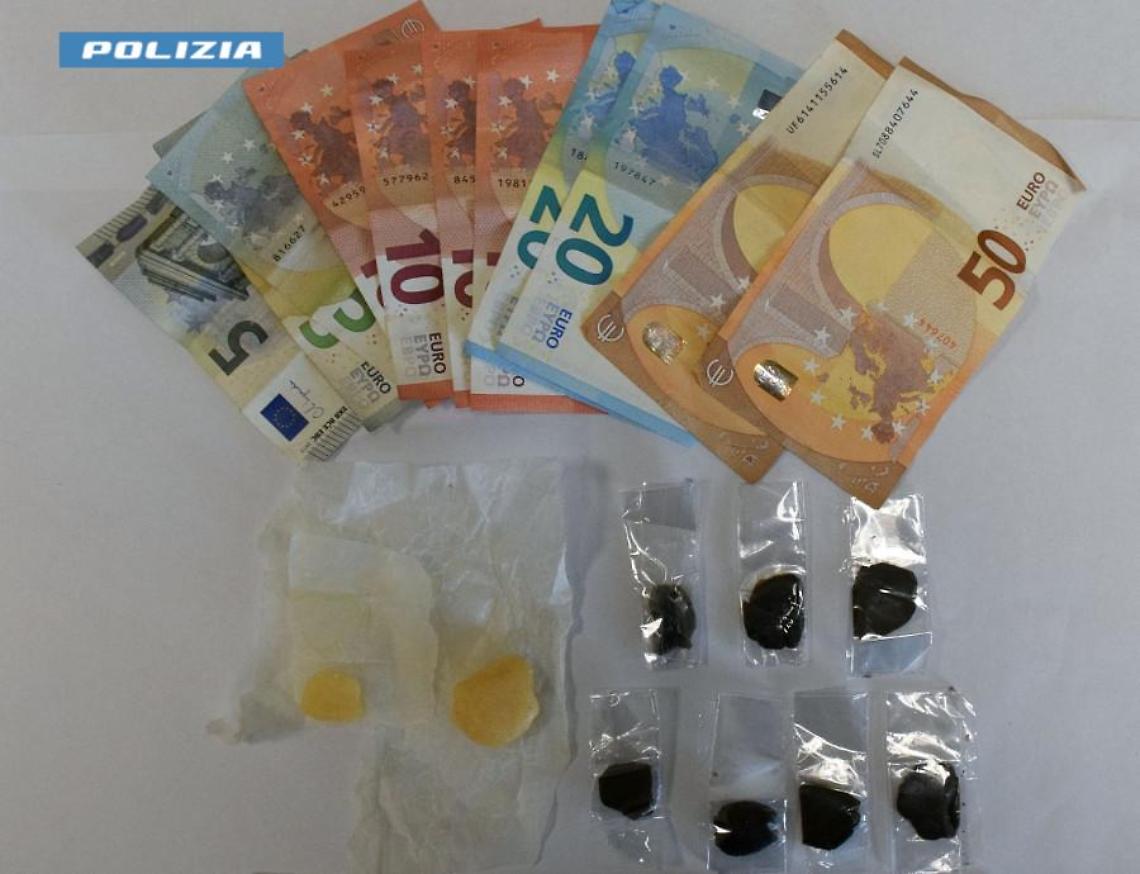 Droga e soldi sequestrati dalla Polizia