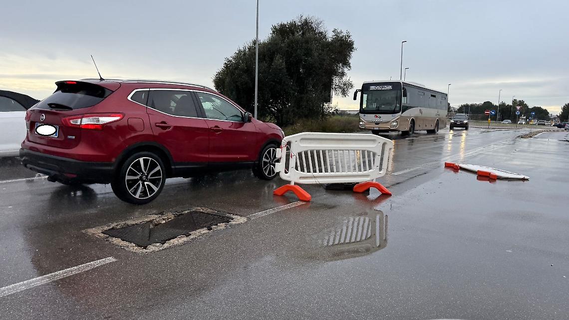 Tombino cede in zona Cimino, scatta l&rsquo;allarme sicurezza - foto di Francesco Manfuso