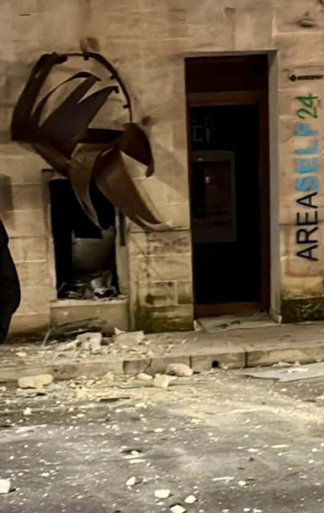 Assalto al bancomat nella notte, doppia esplosione a Erchie - foto di Giuseppe Perrucci per Notizie Varie