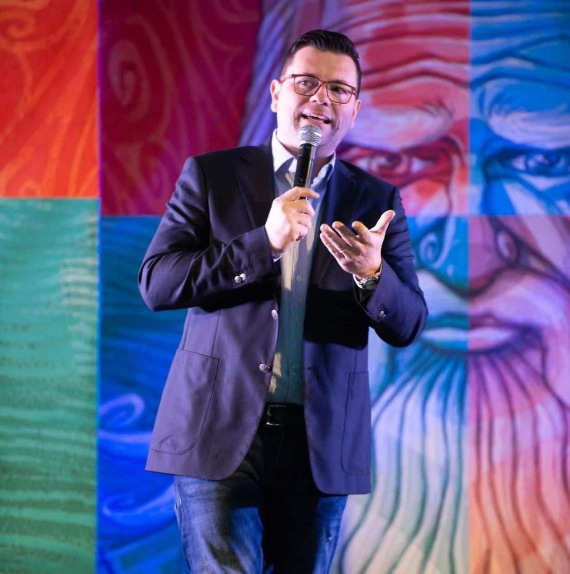 Il presidente dell'associazione "Riflessi d'arte", Tonio Cantore