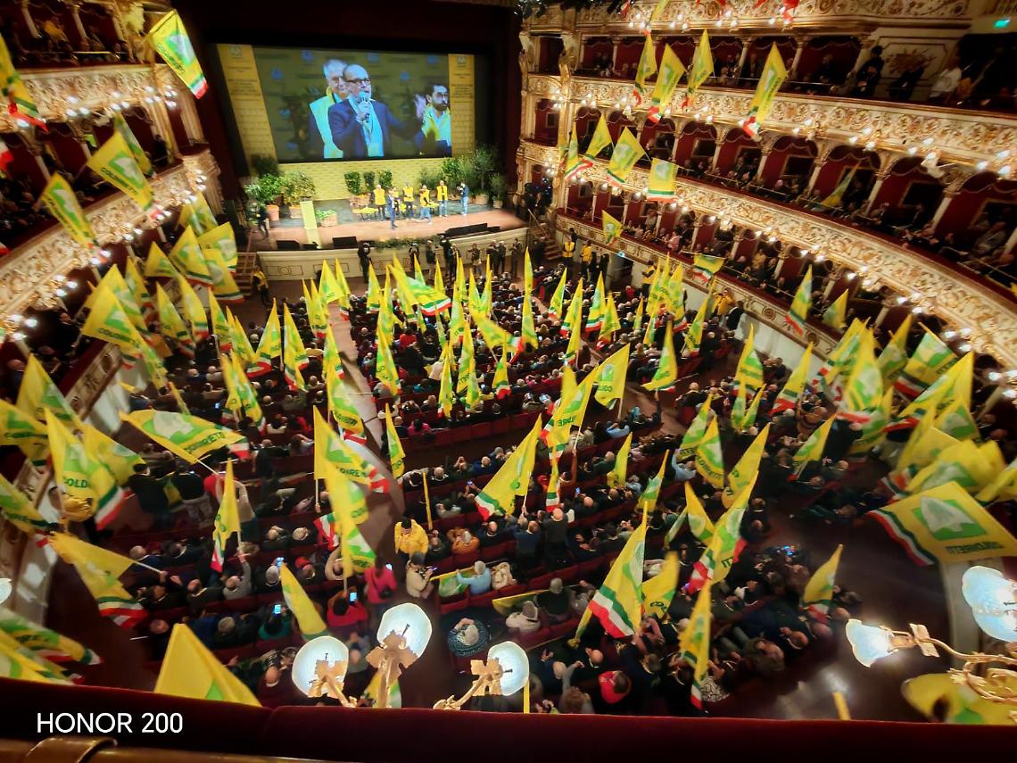 Agricoltori al Teatro Petruzzelli di Bari - foto di Nicola Miracapillo