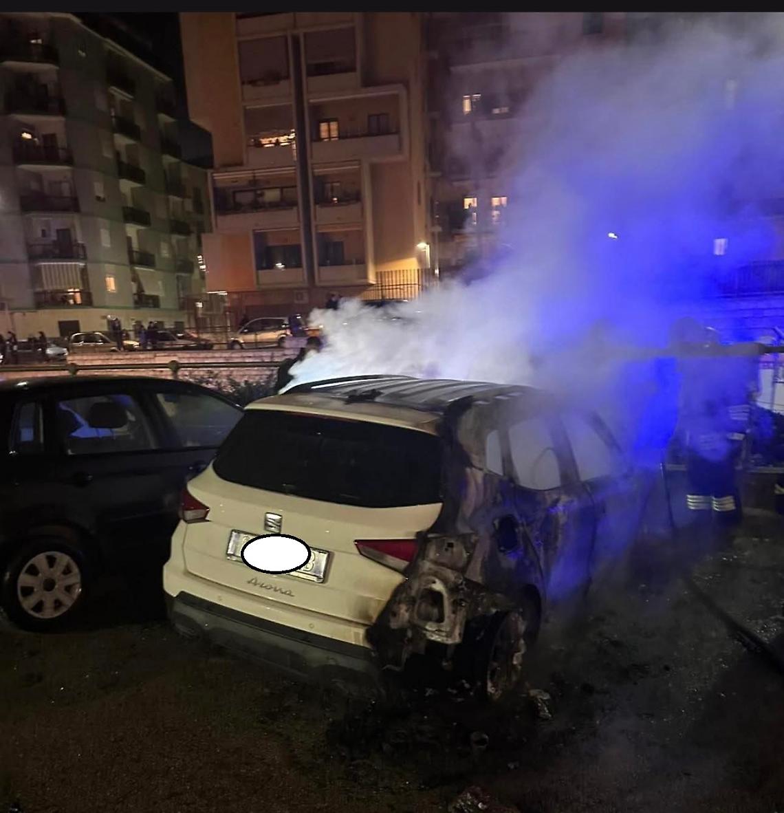 In fiamme l'auto del giornalista Adriano Antonucci di Barletta