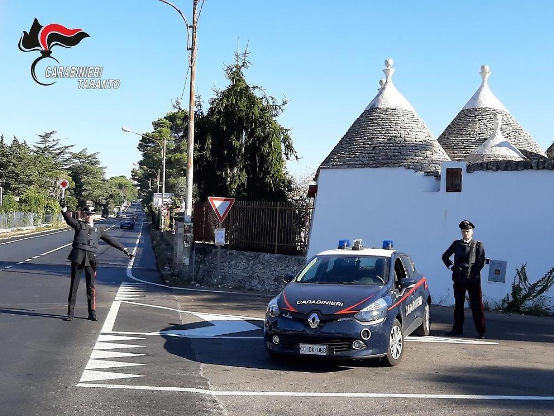 Posto di blocco dei carabinieri a Martina Franca