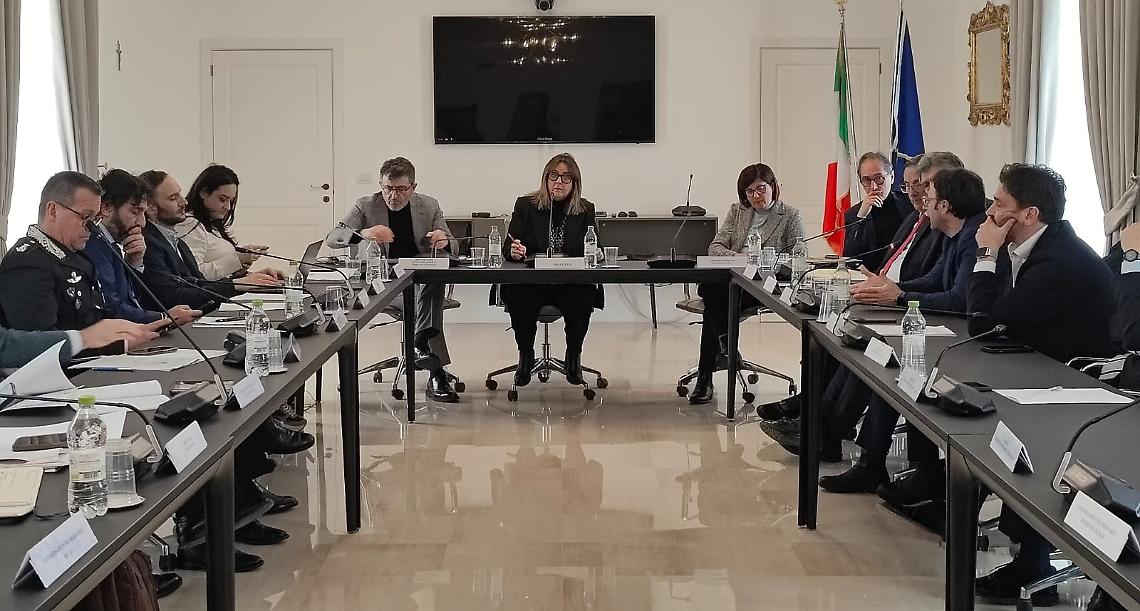 Ecoballe e rifiuti illeciti, stretta in Prefettura Bat